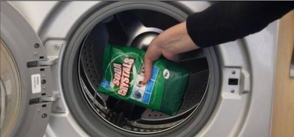 如何彻底清洗洗衣机（简单步骤让你的洗衣机焕然一新）